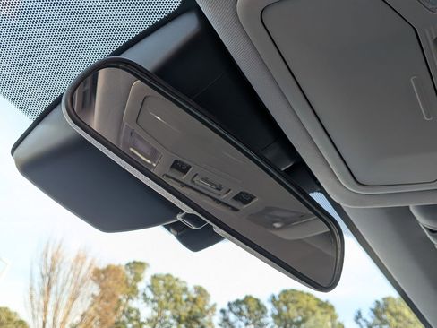 Used 2020 Toyota RAV4 XLE Premium image 29