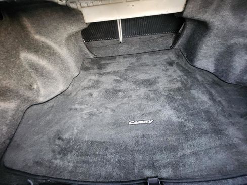 Used 2015 Toyota Camry LE image 27