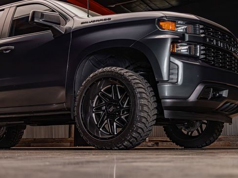 Used 2021 Chevrolet Silverado 1500 Custom image 11