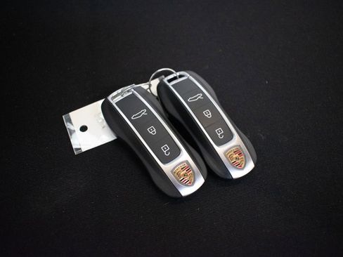 Certified 2023 Porsche 911 Carrera RWD image 35