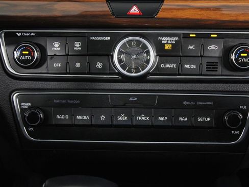 Used 2019 Kia Cadenza Technology image 20