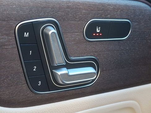 Used 2022 Mercedes-Benz GLB 250 4MATIC image 23