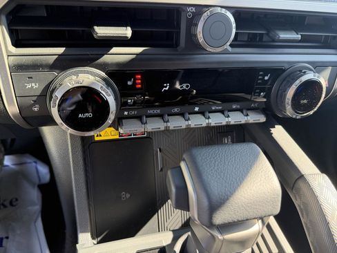 New 2026 Toyota 4Runner Hybrid Platinum image 30