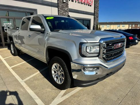 Used 2017 GMC Sierra 1500 SLE w/ SLE Value Package image 9