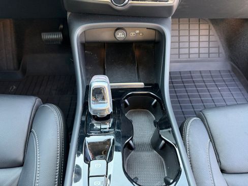 Used 2024 Volvo XC40 B5 Ultimate w/ Protection Package Premier image 11