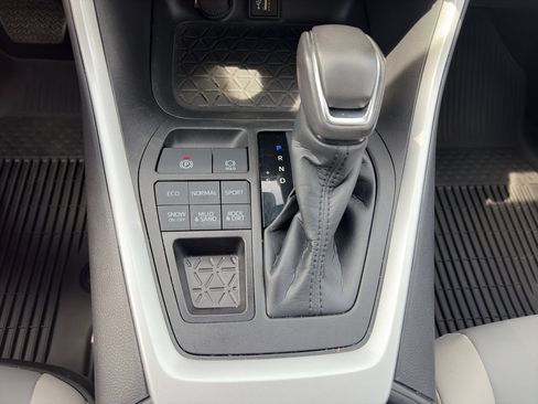 Used 2023 Toyota RAV4 XLE Premium image 20