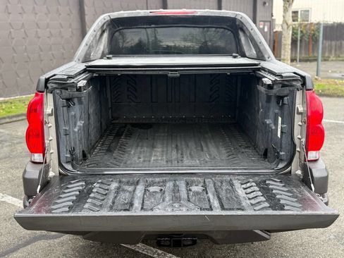 Used 2005 Chevrolet Avalanche 2500 w/ Preferred Equipment Group image 18