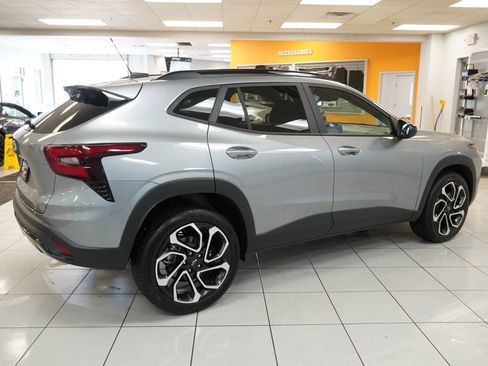 Certified 2025 Chevrolet Trax RS w/ Driver Confidence Package image 11