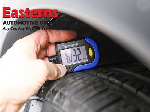 Used 2022 Volkswagen Tiguan SE R-Line image 27