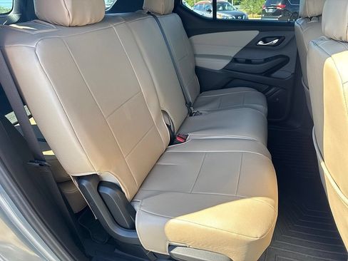 Used 2023 Chevrolet Traverse LS FWD image 25