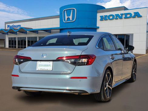 Used 2022 Honda Civic Touring image 4