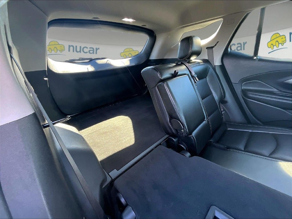Used 2024 GMC Terrain SLT AWD/4WD image 16