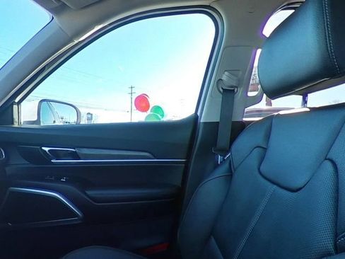 Used 2022 Kia Telluride EX w/ EX Premium Package image 17