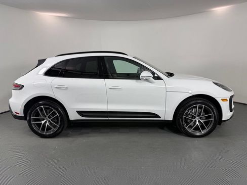 Certified 2026 Porsche Macan AWD/4WD image 8