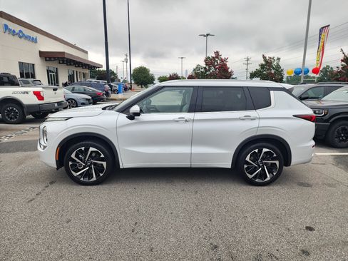 Used 2023 Mitsubishi Outlander SEL FWD image 8