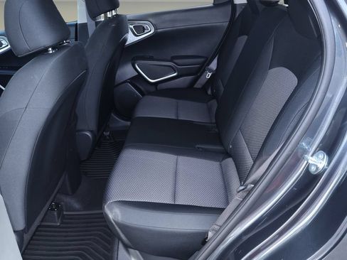 Used 2025 Kia Soul LX w/ LX Technology Package FWD image 12