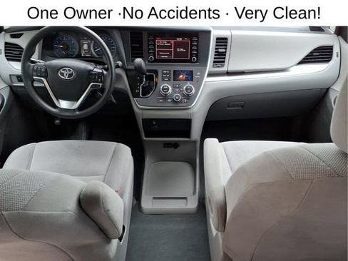 Used 2020 Toyota Sienna L FWD image 21