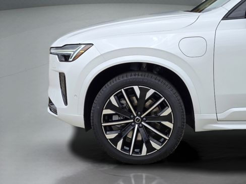 New 2026 Volvo XC90 T8 Ultra w/ Protection Package Premier AWD/4WD image 28