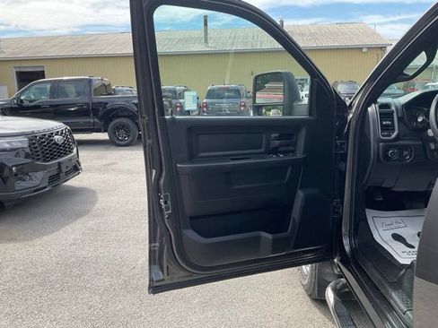 Used 2024 RAM 2500 Tradesman w/ Chrome Appearance Group AWD/4WD image 18
