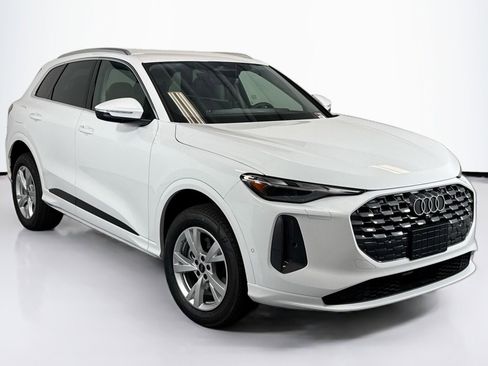 New 2025 Audi Q5 Premium image 3