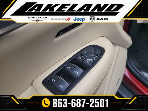 Used 2017 Cadillac XT5 Luxury w/ Driver Awareness Package FWD image 16