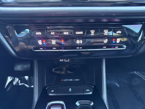 Used 2022 Chevrolet Bolt EUV LT w/ Convenience Package image 35