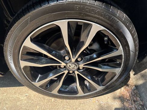 Used 2019 Toyota Corolla SE w/ SE Premium Package FWD image 10