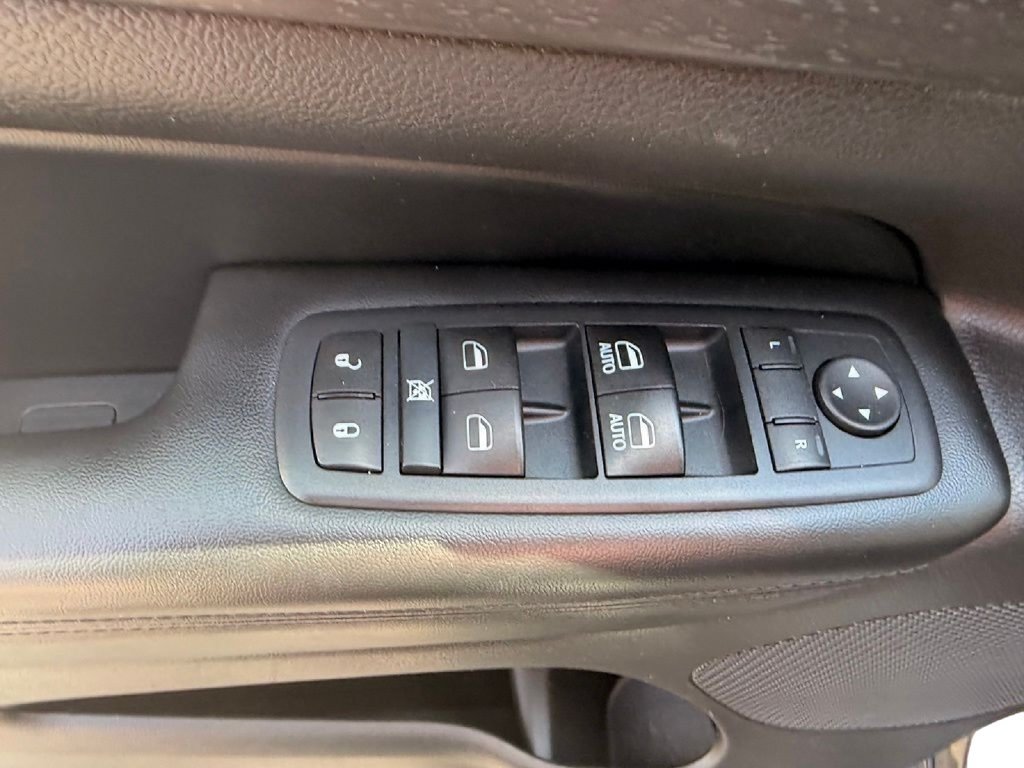 Used 2017 Jeep Grand Cherokee Altitude AWD/4WD image 5