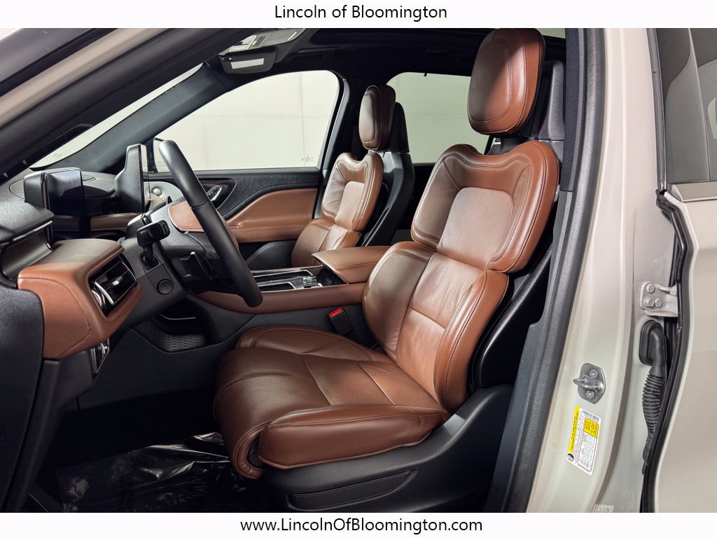 Used 2025 Lincoln Aviator Reserve w/ Equipment Group 201A AWD/4WD image 17