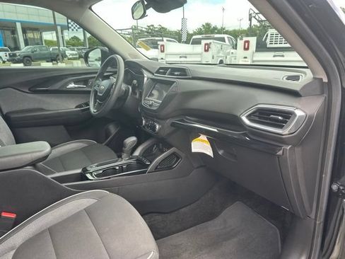 Used 2023 Chevrolet TrailBlazer LT AWD/4WD image 32
