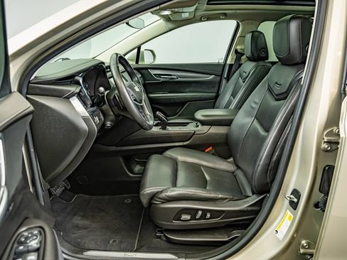 Used 2017 Cadillac XT5 Luxury w/ Driver Awareness Package FWD image 31