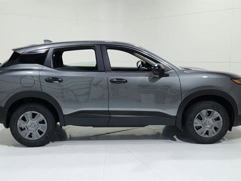 Used 2025 Nissan Kicks S image 9