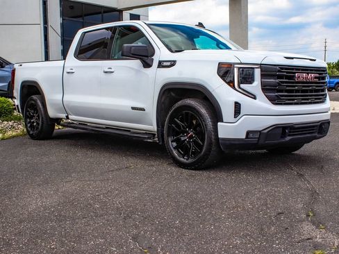 Used 2022 GMC Sierra 1500 Elevation w/ X31 Off-Road Package AWD/4WD image 3