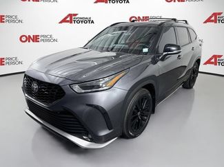 Used 2023 Toyota Highlander XSE FWD video 3