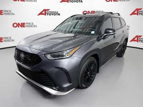 Used 2023 Toyota Highlander XSE FWD image 3