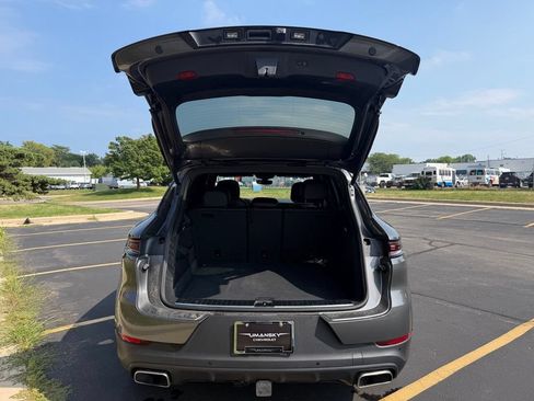Certified 2025 Porsche Cayenne AWD/4WD image 24