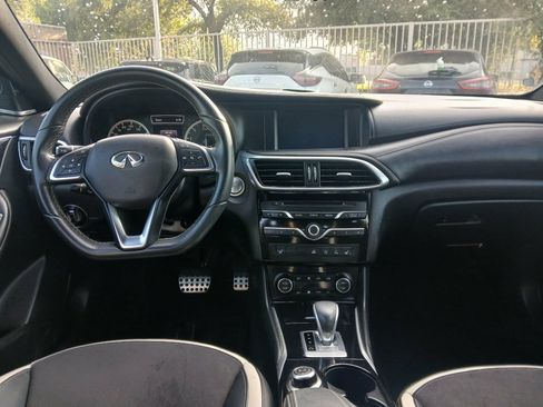 Used 2018 INFINITI QX30 Sport w/ Cargo Package FWD image 12