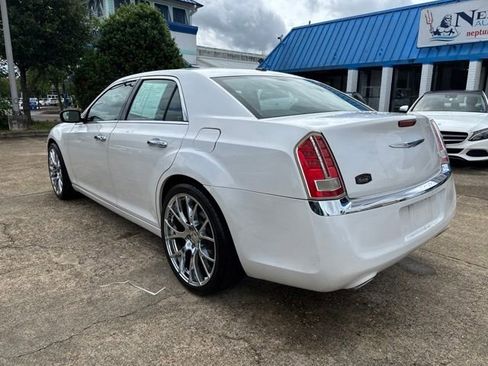 Used 2011 Chrysler 300 C RWD image 7