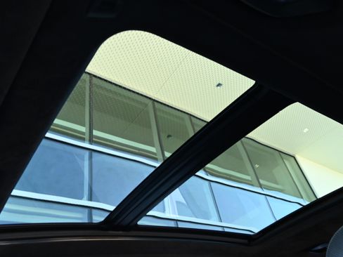 Certified 2024 BMW X7 xDrive40i w/ Executive Package image 27