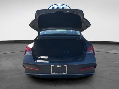 New 2026 Hyundai Elantra SE image 17