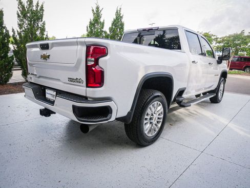Used 2022 Chevrolet Silverado 2500 High Country w/ Safety Package II AWD/4WD image 10