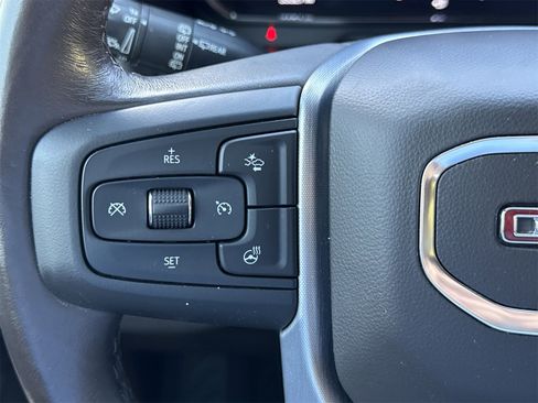 Used 2022 GMC Yukon SLT w/ SLT Premium Package image 24