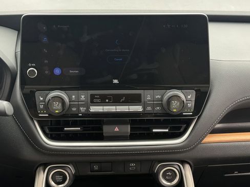Used 2024 Toyota Grand Highlander AWD image 18