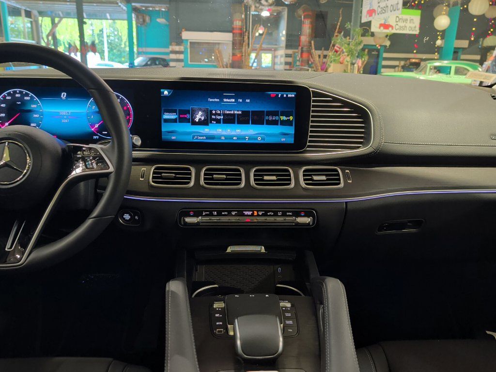Used 2026 Mercedes-Benz GLS 450 4MATIC image 13