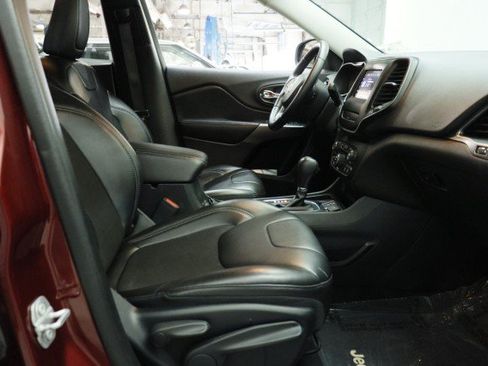 Used 2019 Jeep Cherokee Latitude Plus FWD image 22