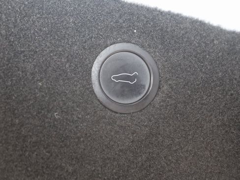 Used 2022 Tesla Model X image 53