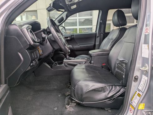 Used 2019 Toyota Tacoma TRD Off-Road AWD/4WD image 17