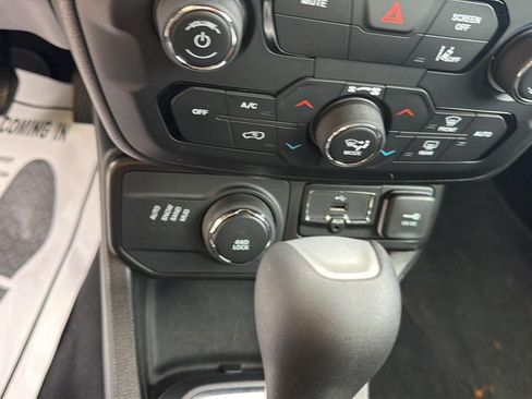 Used 2021 Jeep Renegade Sport AWD/4WD image 17