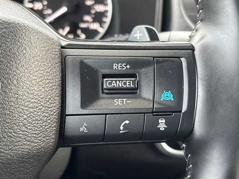 Certified 2025 Nissan Rogue SV image 17