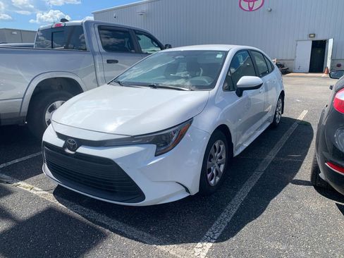 Used 2024 Toyota Corolla LE FWD image 5